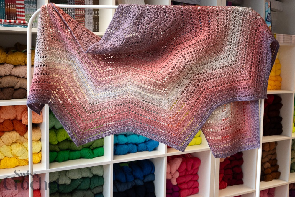 Forelsket Shawl with Poema - Yarn Kit - Image 4