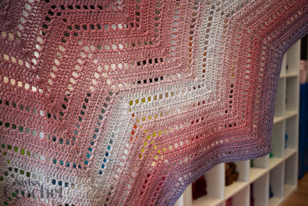 Forelsket Shawl with Poema - Yarn Kit - Image 7