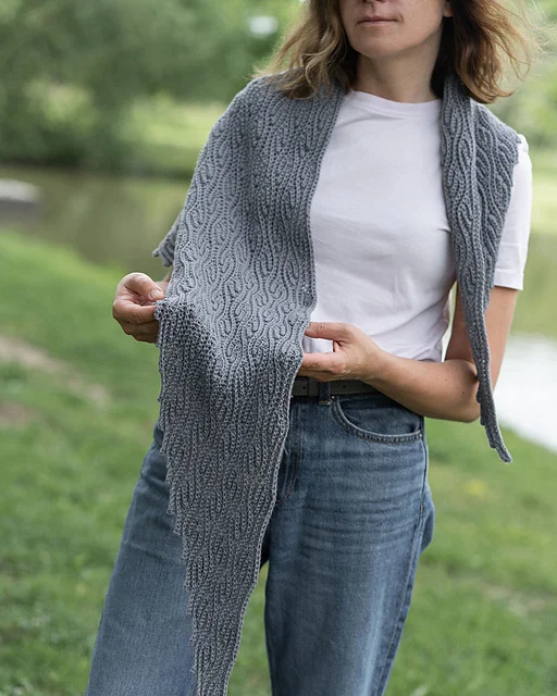 Lilla Björn - Curly Branches Shawlette – Bild 5
